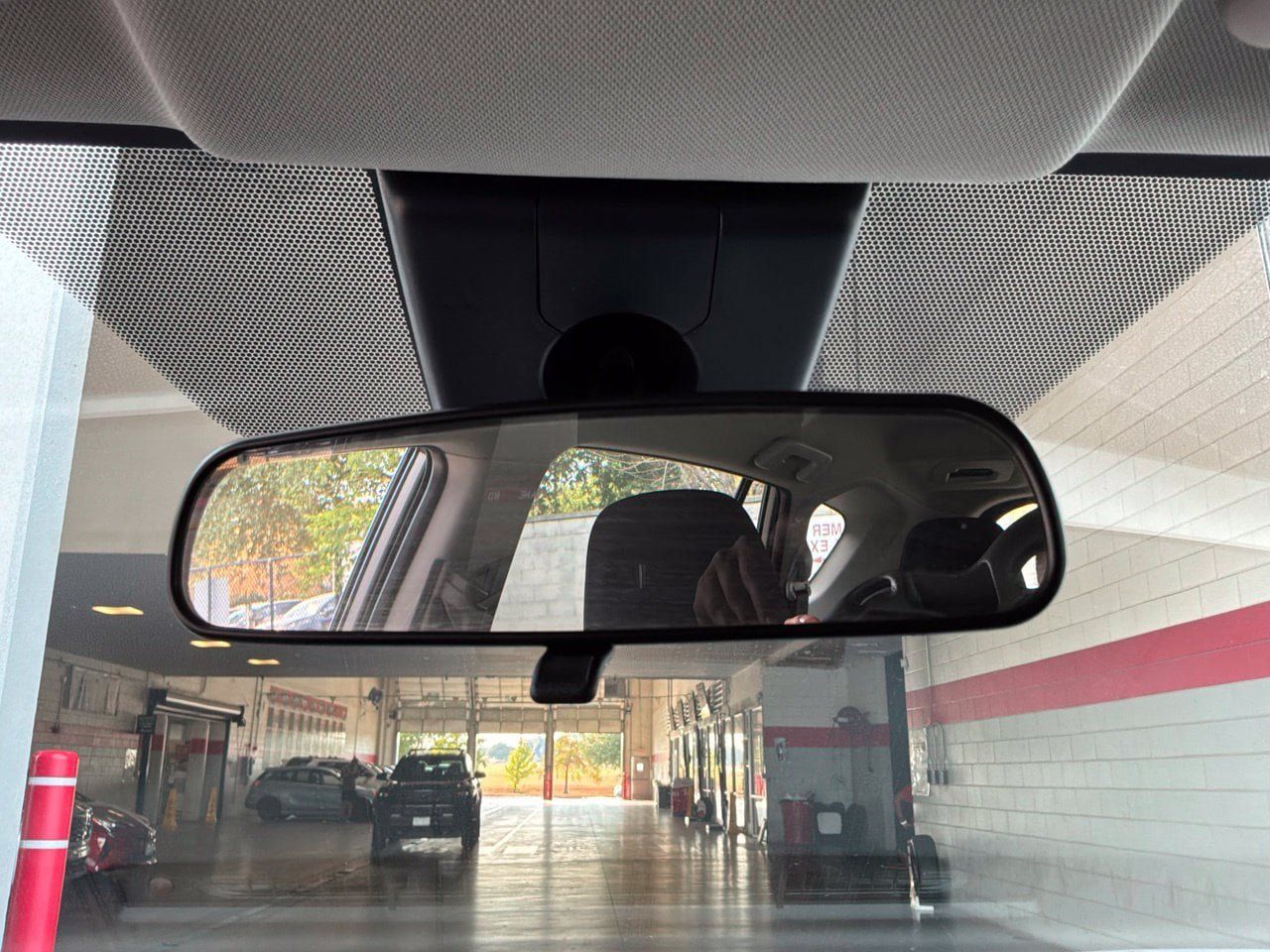 Used 2017 Toyota RAV4 LE FWD image 17