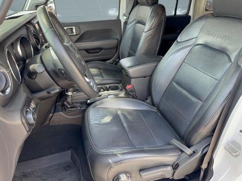 Used 2019 Jeep Wrangler Unlimited Sahara AWD/4WD image 5