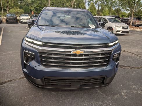 New 2026 Chevrolet Traverse LT w/ Driver Confidence Package image 2