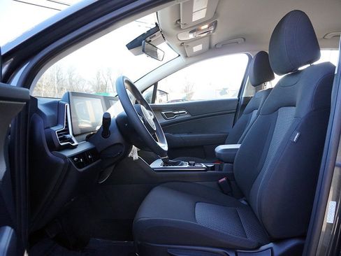 Used 2025 Kia Sportage LX image 28