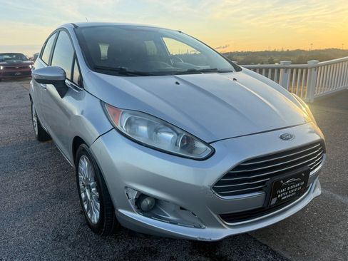 Used 2015 Ford Fiesta Titanium FWD image 3