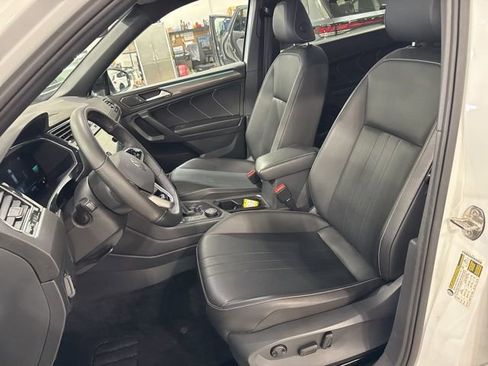 Certified 2022 Volkswagen Tiguan SE R-Line image 22