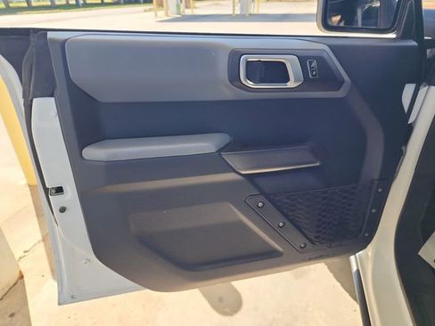 Used 2021 Ford Bronco Black Diamond image 9