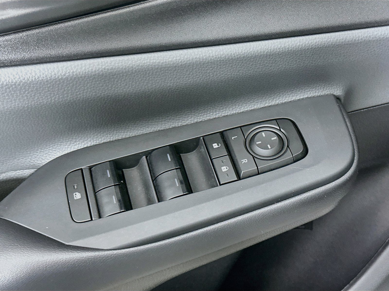 Certified 2025 Toyota Prius LE AWD/4WD image 18