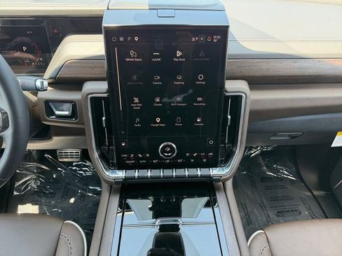 Used 2026 GMC Yukon Denali Ultimate AWD/4WD image 15