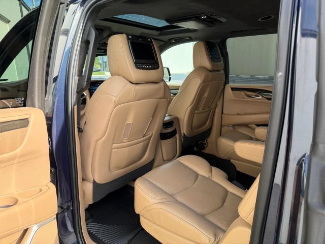 Used 2019 Cadillac Escalade ESV Platinum AWD/4WD image 18
