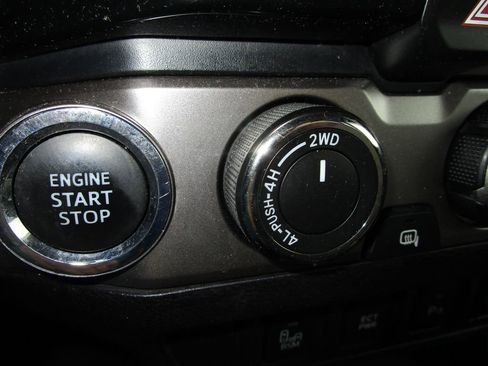 Used 2017 Toyota Tacoma Limited image 32