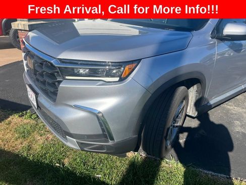 Used 2025 Honda Pilot EX-L image 3