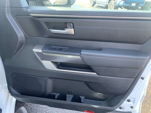 Used 2022 Toyota Tundra SR5 w/ SR5 Convenience Package AWD/4WD image 20