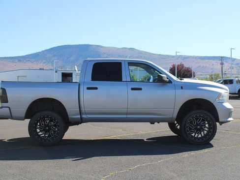 Used 2017 RAM 1500 Express AWD/4WD image 6