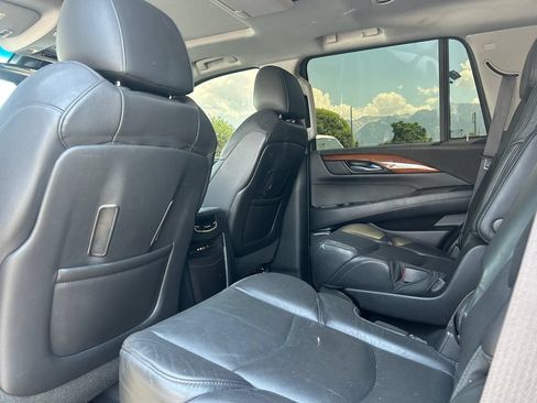 Used 2015 Cadillac Escalade Luxury AWD/4WD image 27