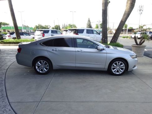 Used 2018 Chevrolet Impala LT w/ LT Entertainment Package FWD image 9