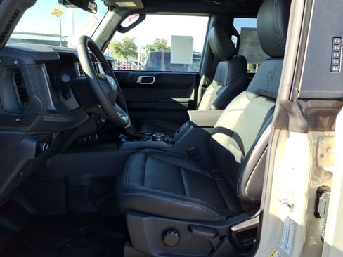New 2026 Ford Bronco Badlands w/ Sasquatch Package AWD/4WD image 6