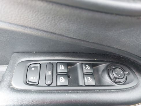 Used 2017 Jeep Compass Latitude w/ Popular Equipment Group image 26