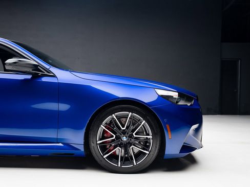 Used 2025 BMW M5 image 40