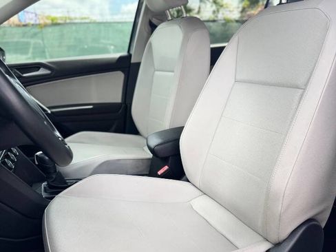 Used 2020 Volkswagen Tiguan SE image 18