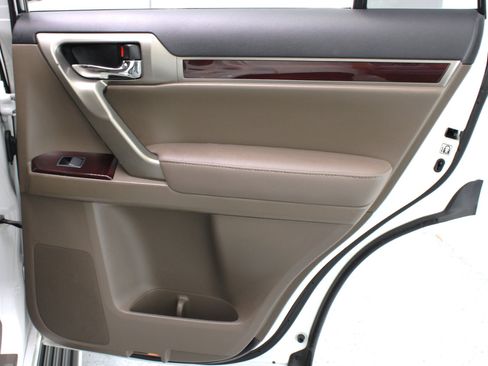 Used 2017 Lexus GX 460 Premium image 48