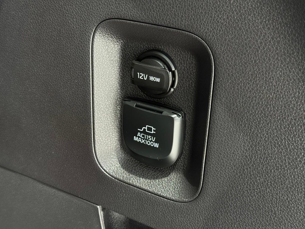 Used 2023 Kia Carnival SX Prestige FWD image 18