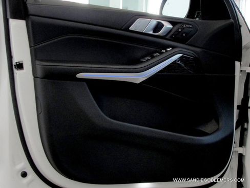 Used 2022 BMW X7 xDrive40i w/ M Sport Package AWD/4WD image 6