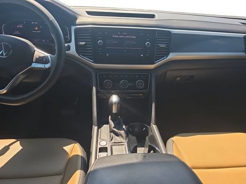 Used 2022 Volkswagen Atlas Cross Sport SE w/ Panoramic Sunroof Package FWD image 12