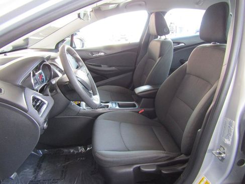 Used 2017 Chevrolet Cruze LT FWD image 8