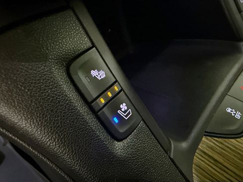 Used 2017 GMC Acadia Denali image 23