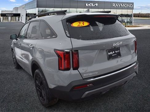 Used 2023 Kia Sorento S w/ Panoramic Sunroof Package image 5