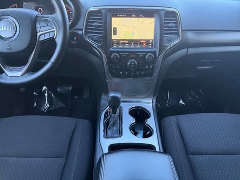 Used 2018 Jeep Grand Cherokee Laredo AWD/4WD image 16