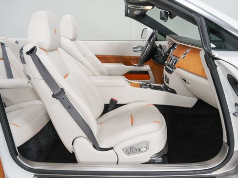 Used 2017 Rolls-Royce Dawn RWD image 25