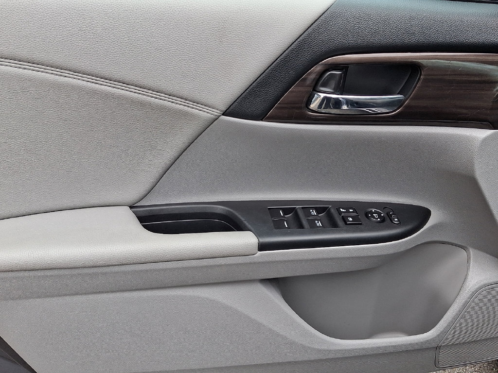 Used 2017 Honda Accord EX image 12