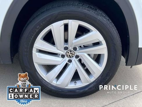 Used 2023 Volkswagen Atlas Cross Sport SE w/ Panoramic Sunroof Package FWD image 4