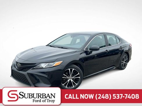 Used 2020 Toyota Camry SE image 1