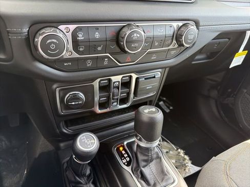 New 2026 Jeep Wrangler Unlimited Sahara AWD/4WD image 19