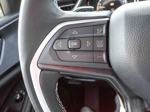 New 2025 Jeep Grand Cherokee Altitude image 24