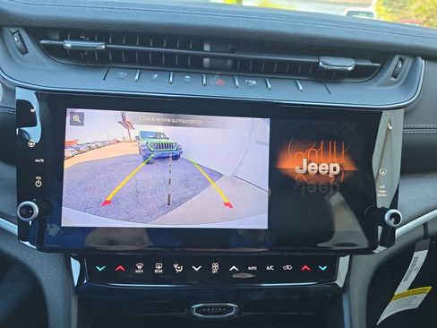 New 2026 Jeep Grand Cherokee 4WD image 18