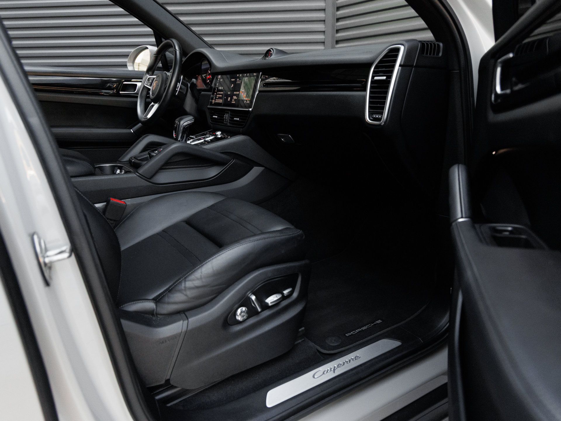 Certified 2020 Porsche Cayenne AWD/4WD image 34