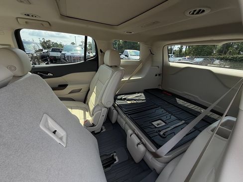 Used 2023 GMC Acadia Denali w/ Denali Ultimate Package FWD image 37