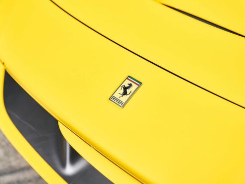 Used 2021 Ferrari F8 Tributo image 7