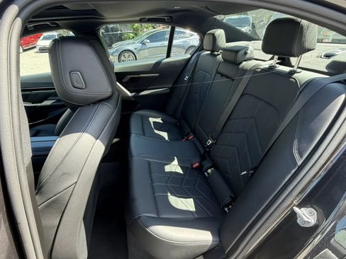 Used 2025 BMW 530i RWD image 16
