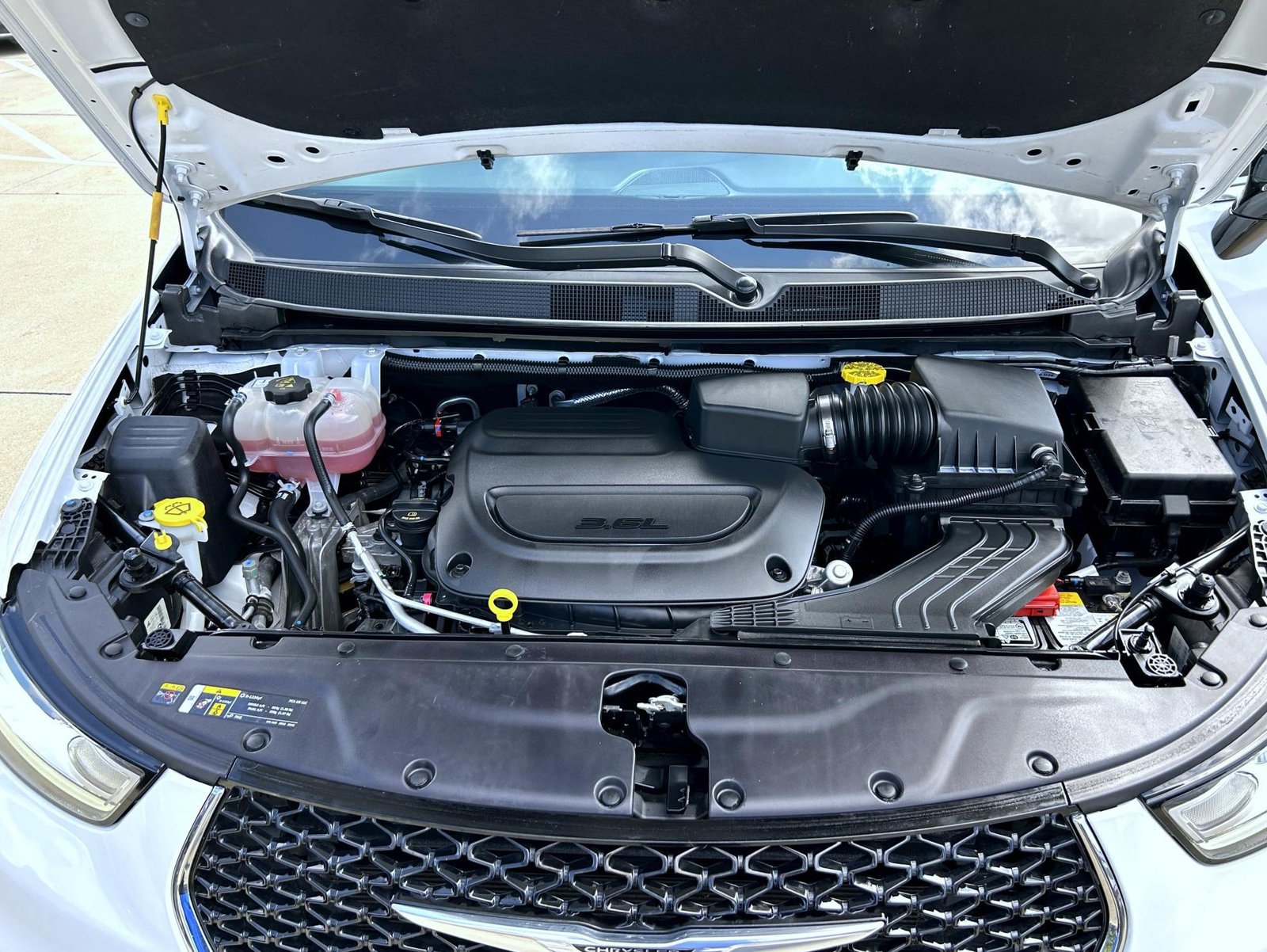 Used 2025 Chrysler Pacifica Select FWD image 24