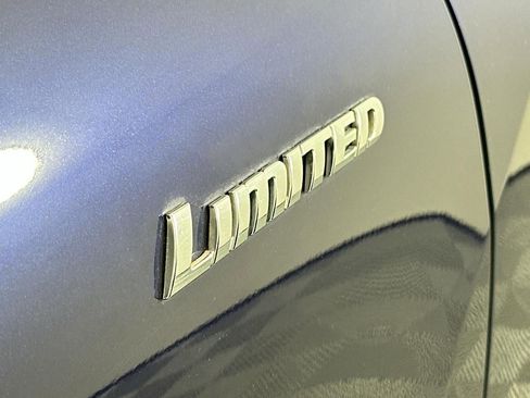 Used 2012 Toyota Highlander Limited w/ Tow Pkg AWD/4WD image 32