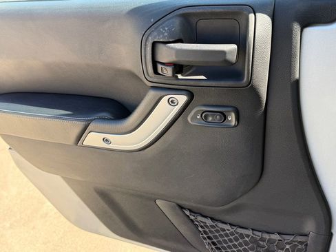 Used 2012 Jeep Wrangler Rubicon AWD/4WD image 25