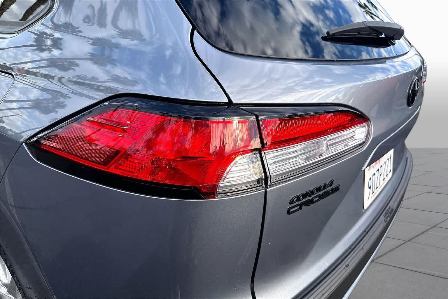 Used 2022 Toyota Corolla Cross LE w/ Black Badges Package (TMS) FWD image 28
