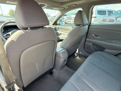 Used 2025 Hyundai Elantra SEL FWD image 14