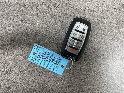 Used 2025 Chrysler Pacifica Select image 28