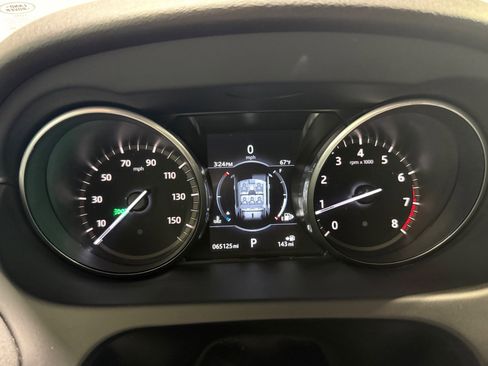 Used 2017 Land Rover Discovery Sport SE image 28