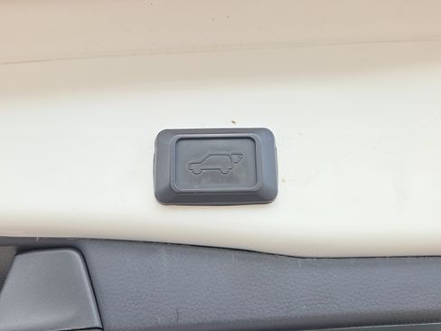 Certified 2022 Toyota RAV4 XLE Premium AWD/4WD image 34