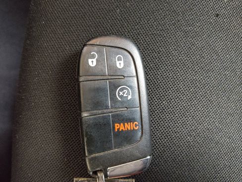 Used 2020 Jeep Renegade Altitude w/ UConnect 8.4 Nav Group image 32