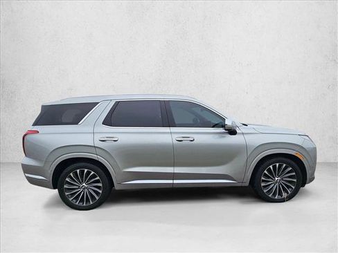Used 2023 Hyundai Palisade Calligraphy FWD image 4