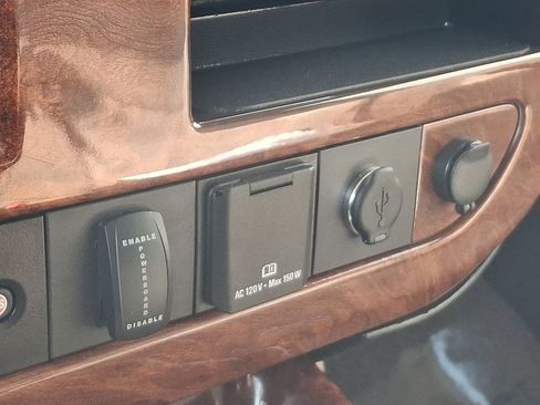 Used 2018 Chevrolet Express 2500 w/ Enhanced Convenience Package image 25